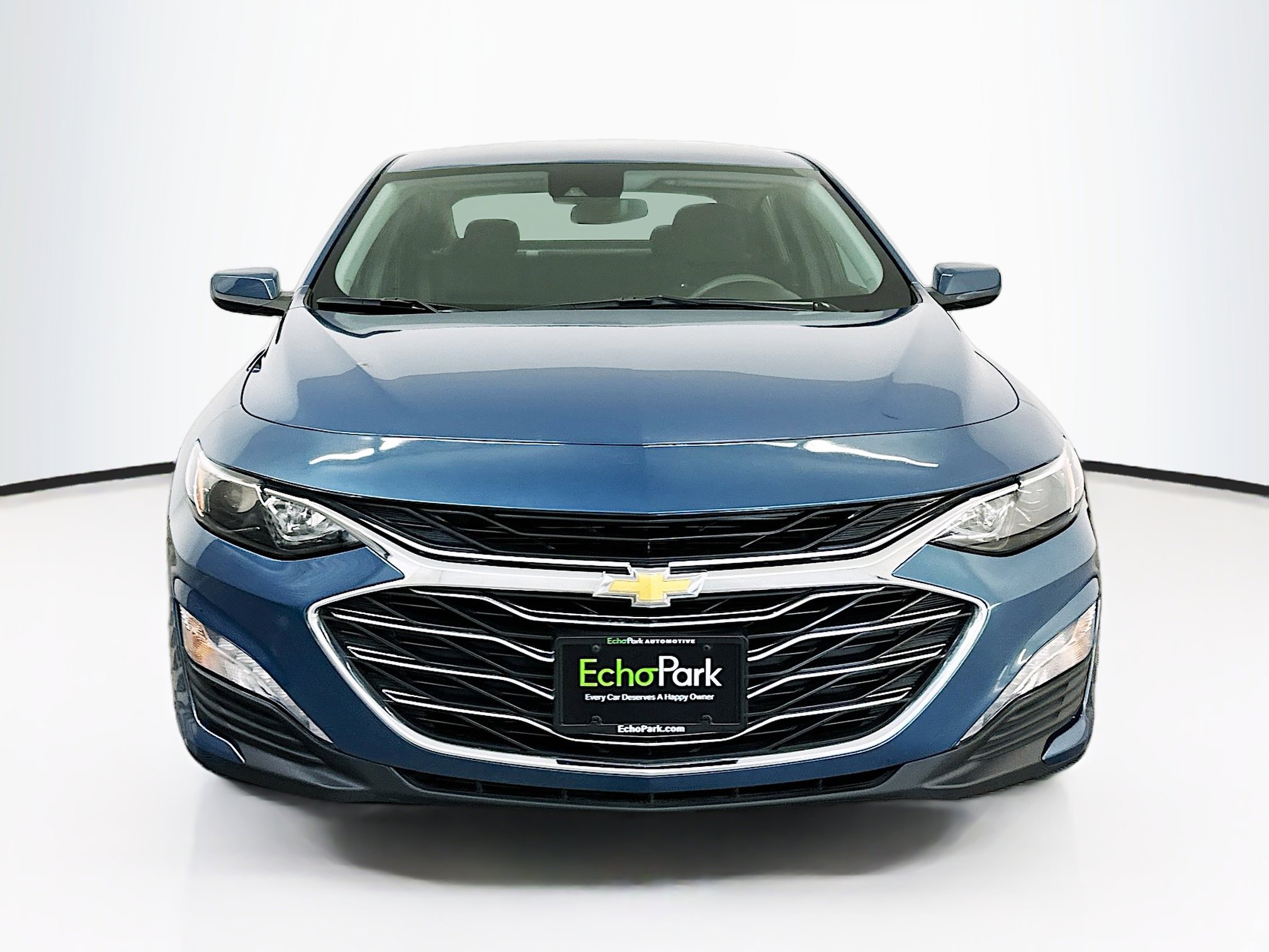 Used 2024 Chevrolet Malibu LT image 2