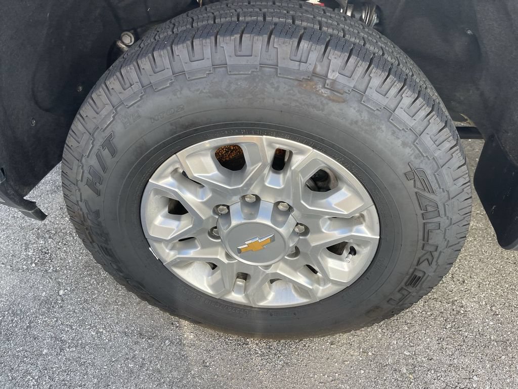 Used 2024 Chevrolet Silverado 2500 LT AWD/4WD image 2