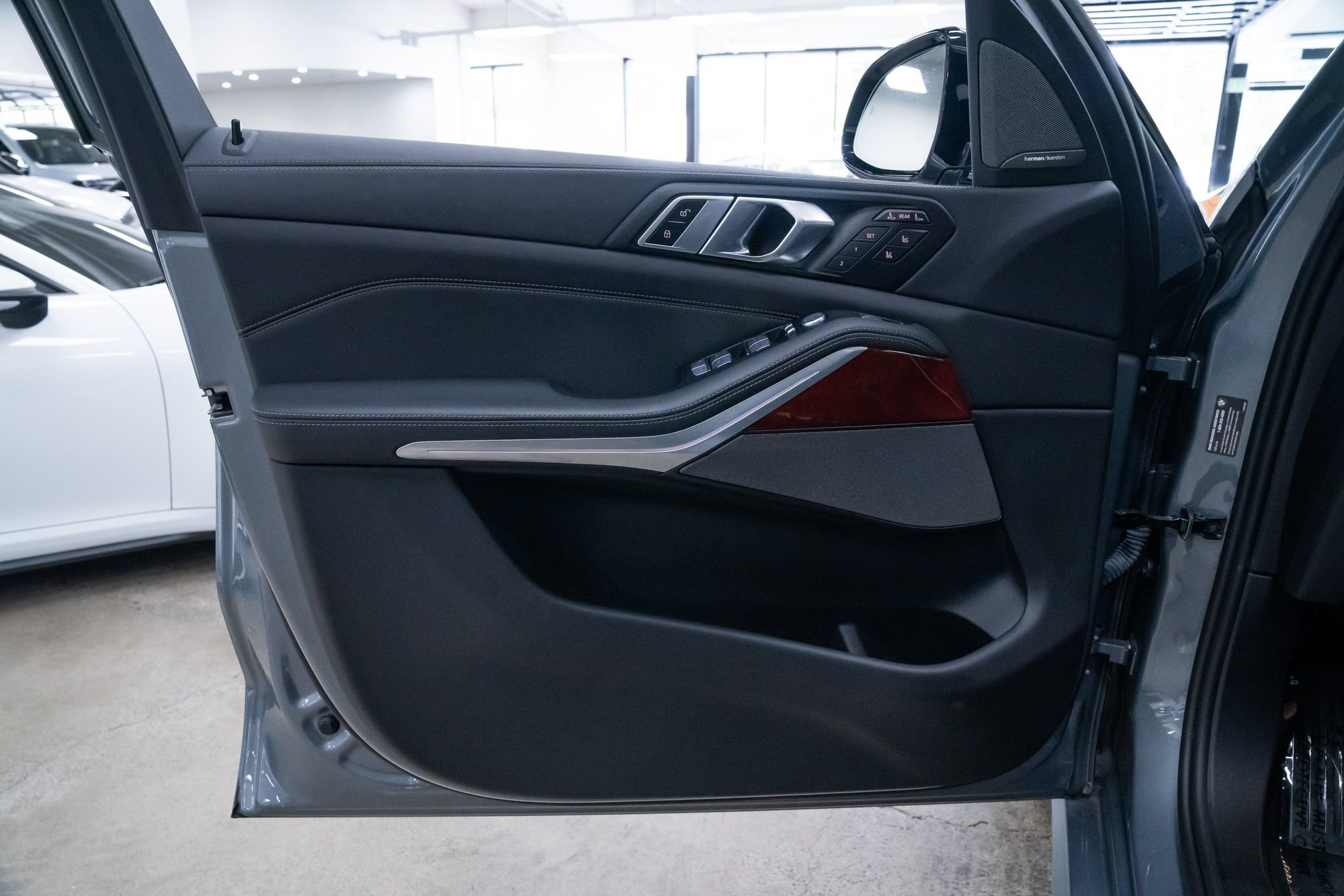 Used 2024 BMW ALPINA XB7 AWD/4WD image 18