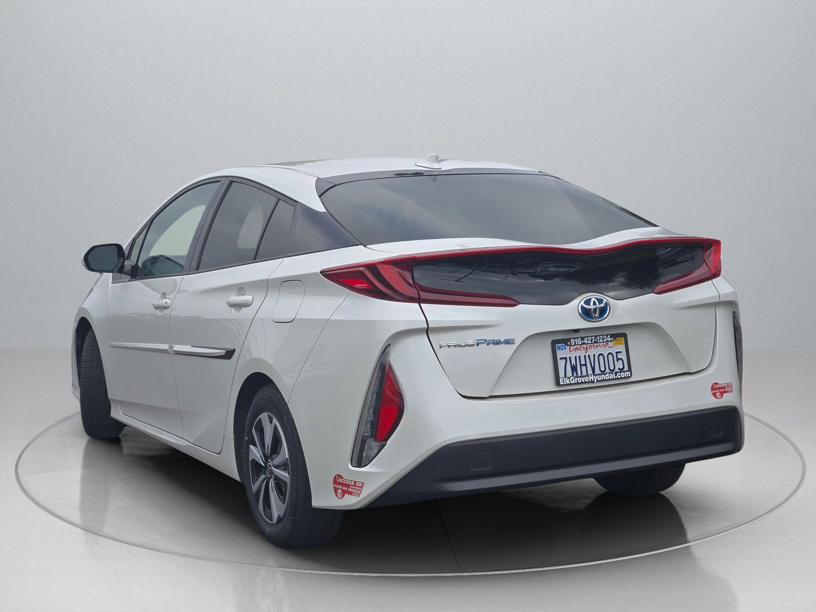 Used 2017 Toyota Prius Prime Premium image 5