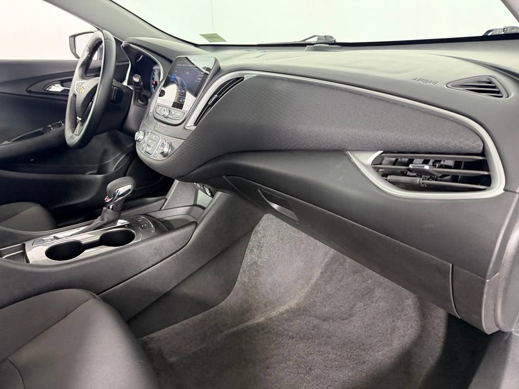 Used 2025 Chevrolet Malibu RS FWD image 28