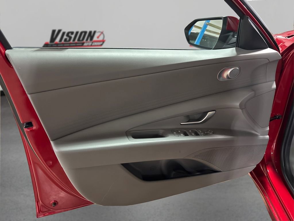 Certified 2025 Hyundai Elantra SE image 22