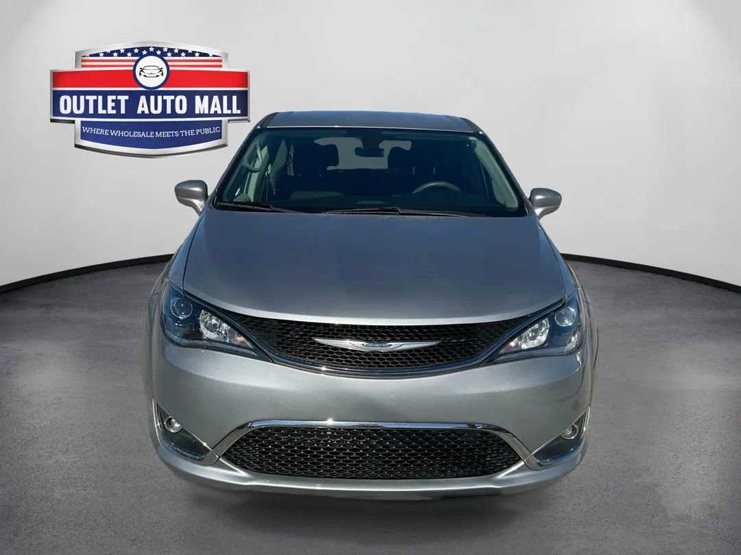 Used 2018 Chrysler Pacifica Touring Plus w/ Tire & Wheel Group image 8