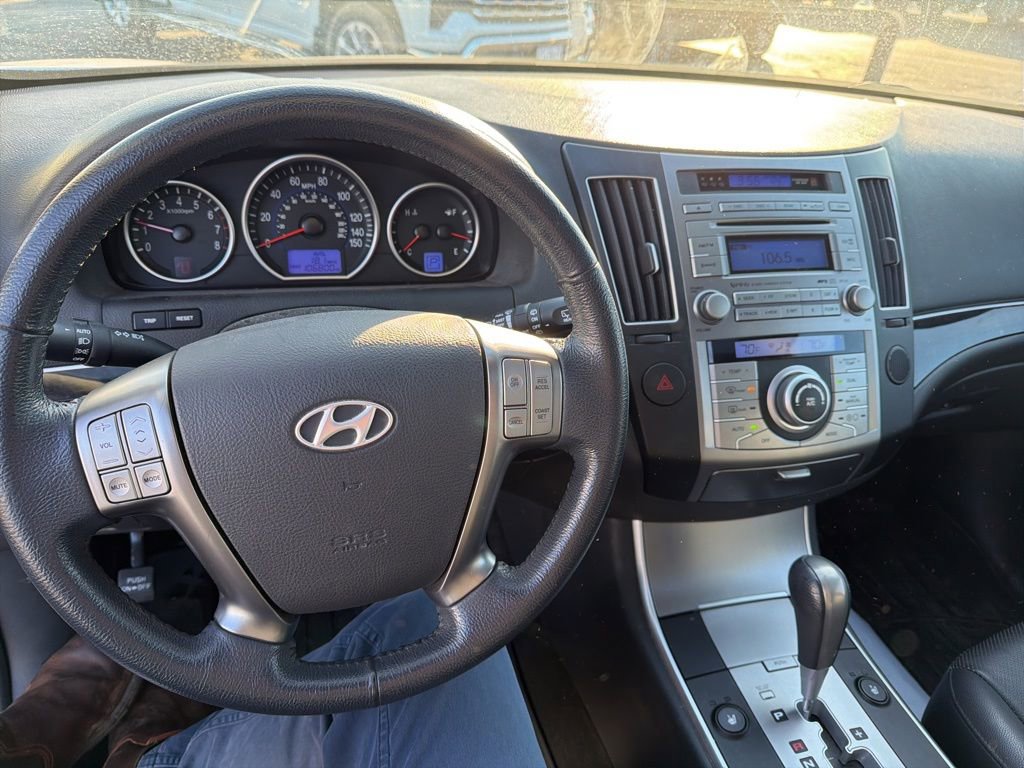 Used 2012 Hyundai Veracruz Limited w/ Entertainment Pkg image 7