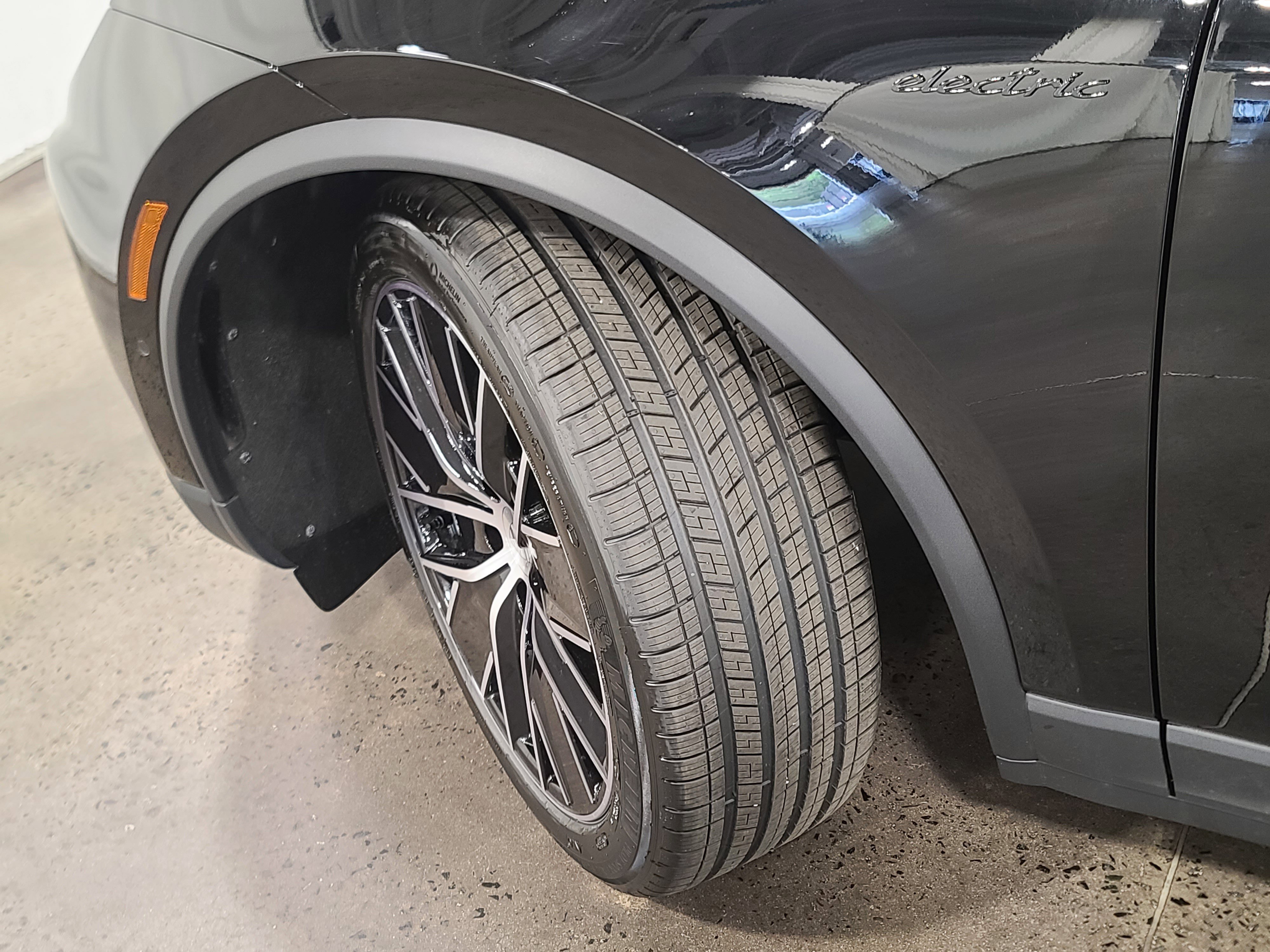 New 2026 Porsche Macan Electric RWD image 33