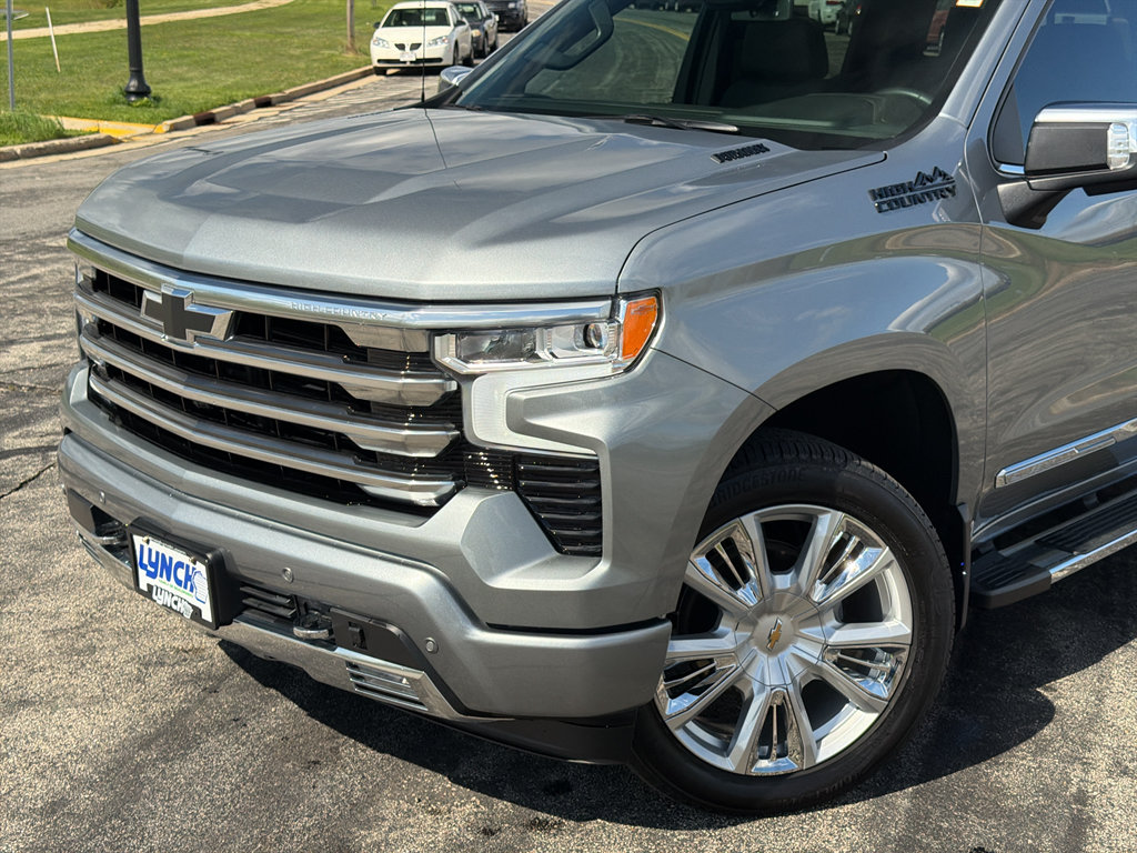 Used 2025 Chevrolet Silverado 1500 High Country w/ High Country Premium Package AWD/4WD image 8