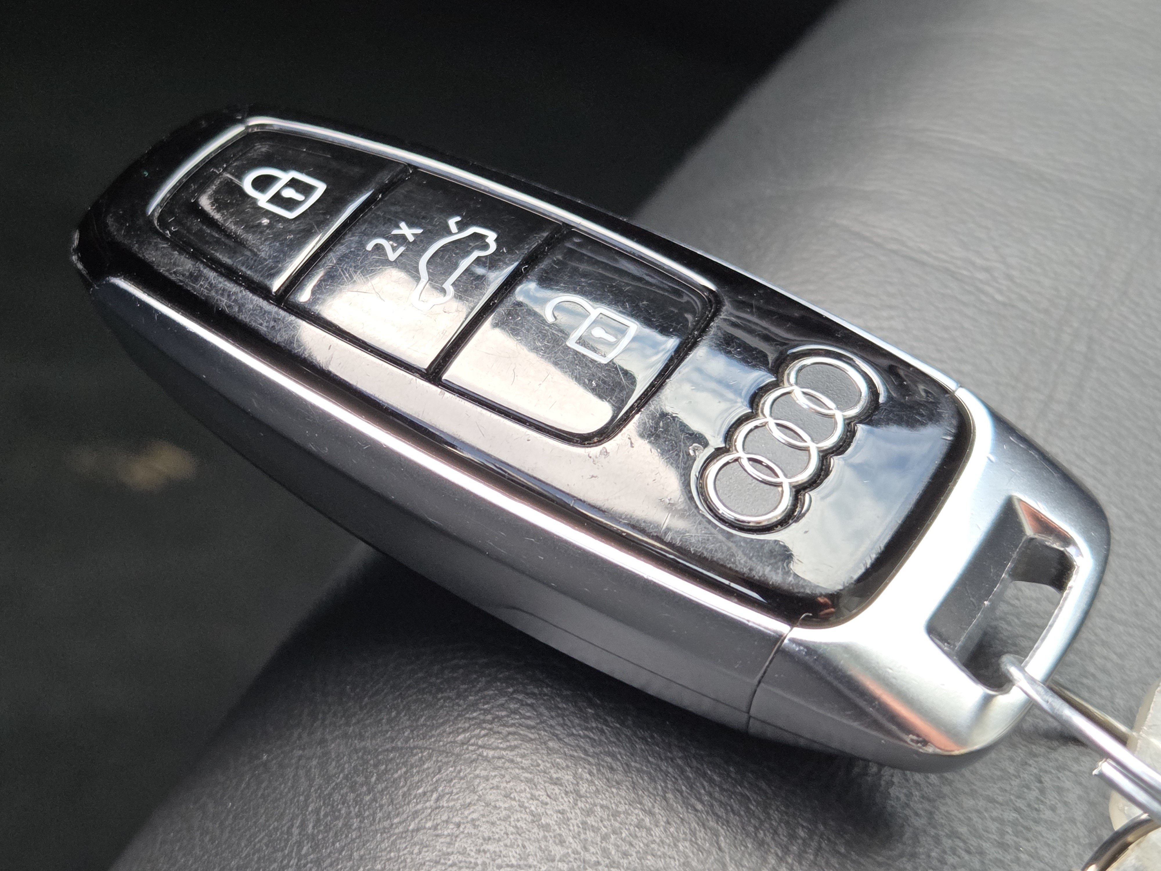 Used 2022 Audi e-tron Premium w/ Convenience Plus Package AWD/4WD image 38