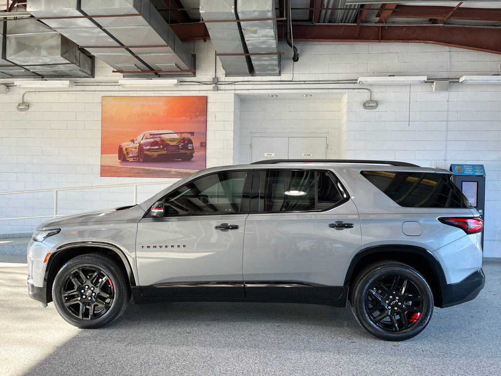 Used 2023 Chevrolet Traverse Premier w/ Redline Edition image 5