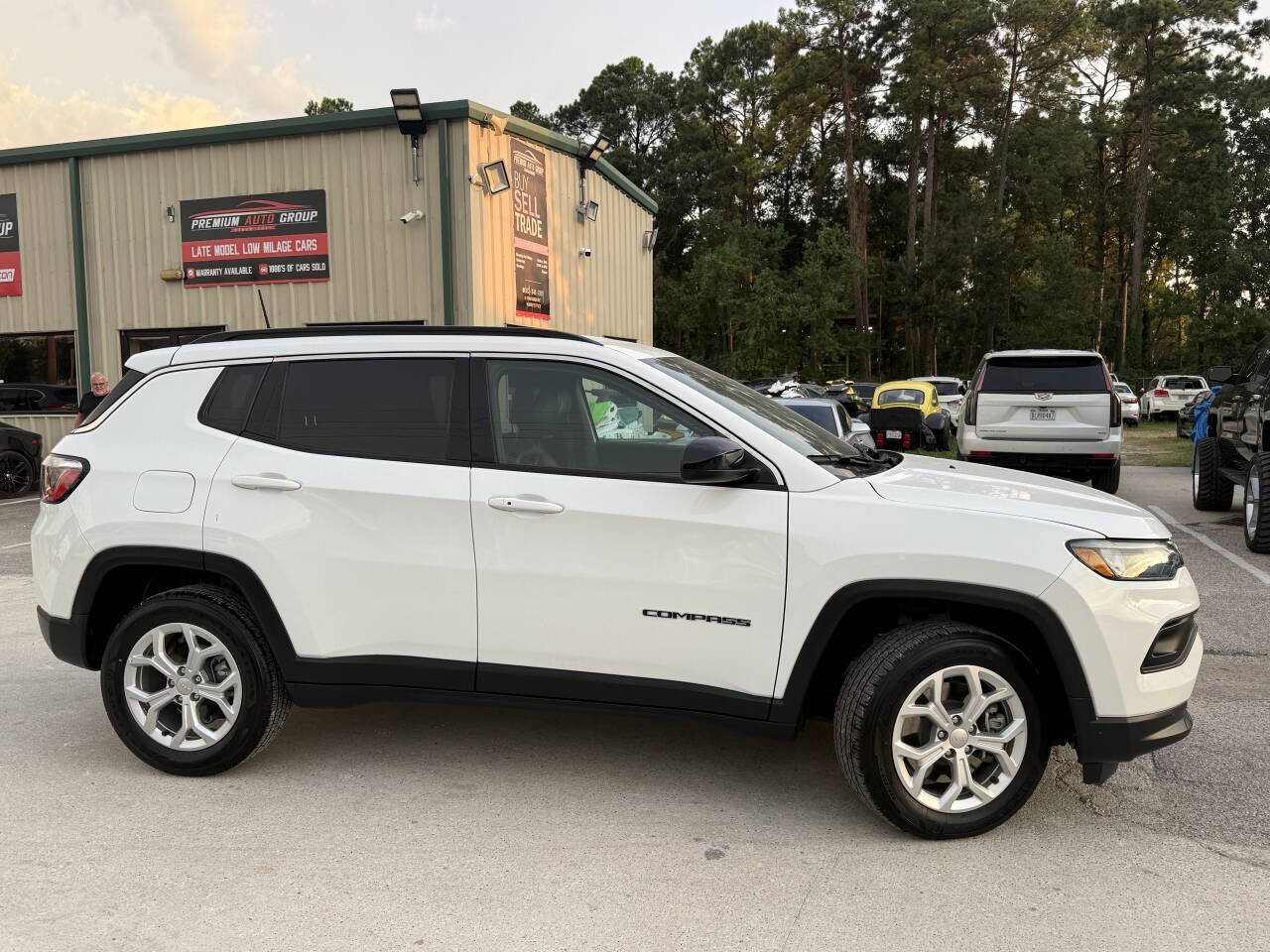 Used 2024 Jeep Compass Latitude image 6
