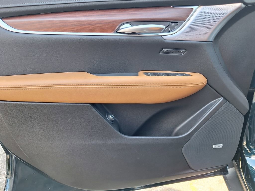 New 2026 Cadillac XT5 Premium Luxury w/ LPO, ONYX Package FWD image 32