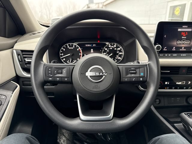 Used 2024 Nissan Rogue SV AWD/4WD image 16