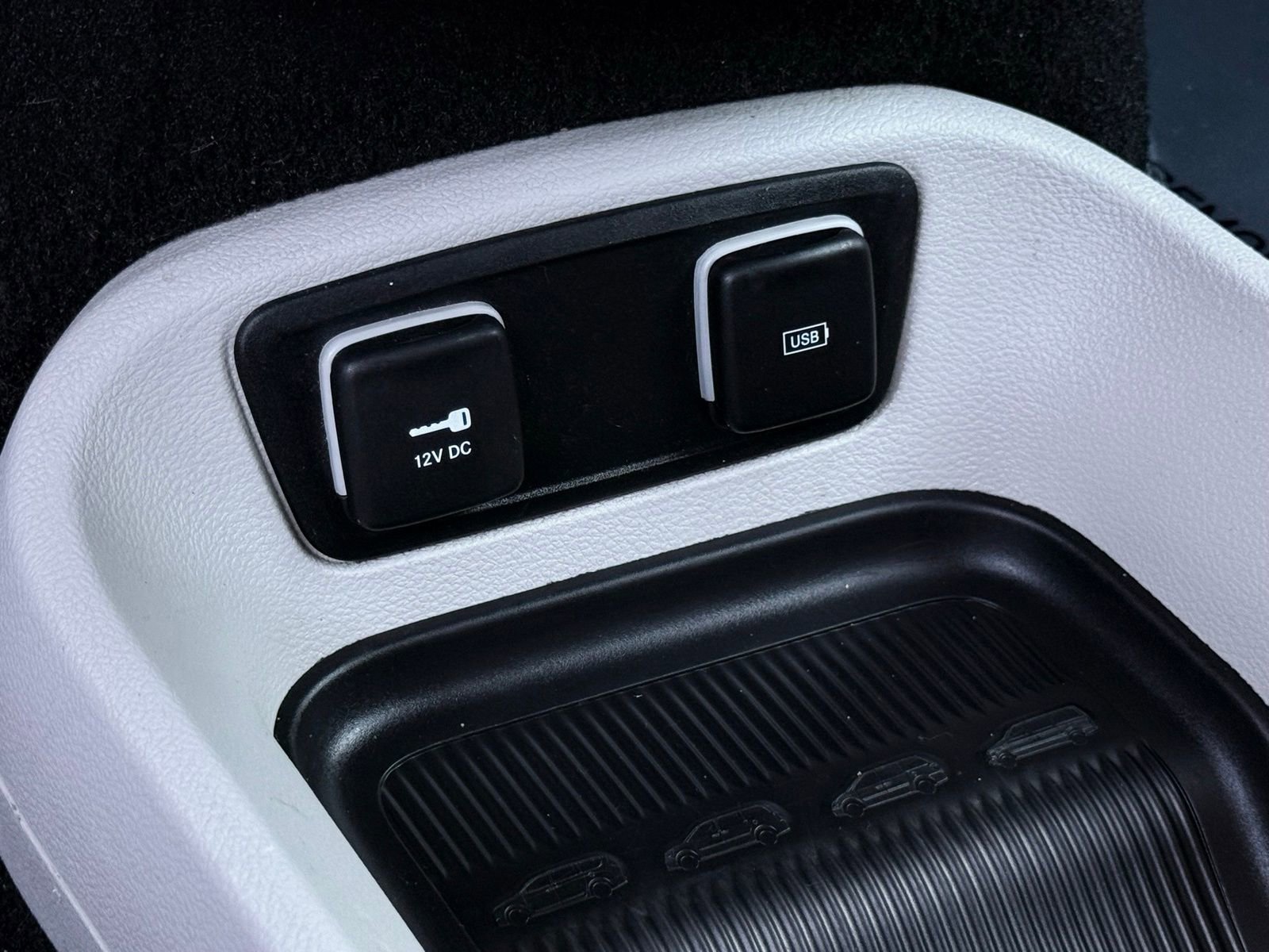 Used 2018 Chrysler Pacifica Touring-L image 46