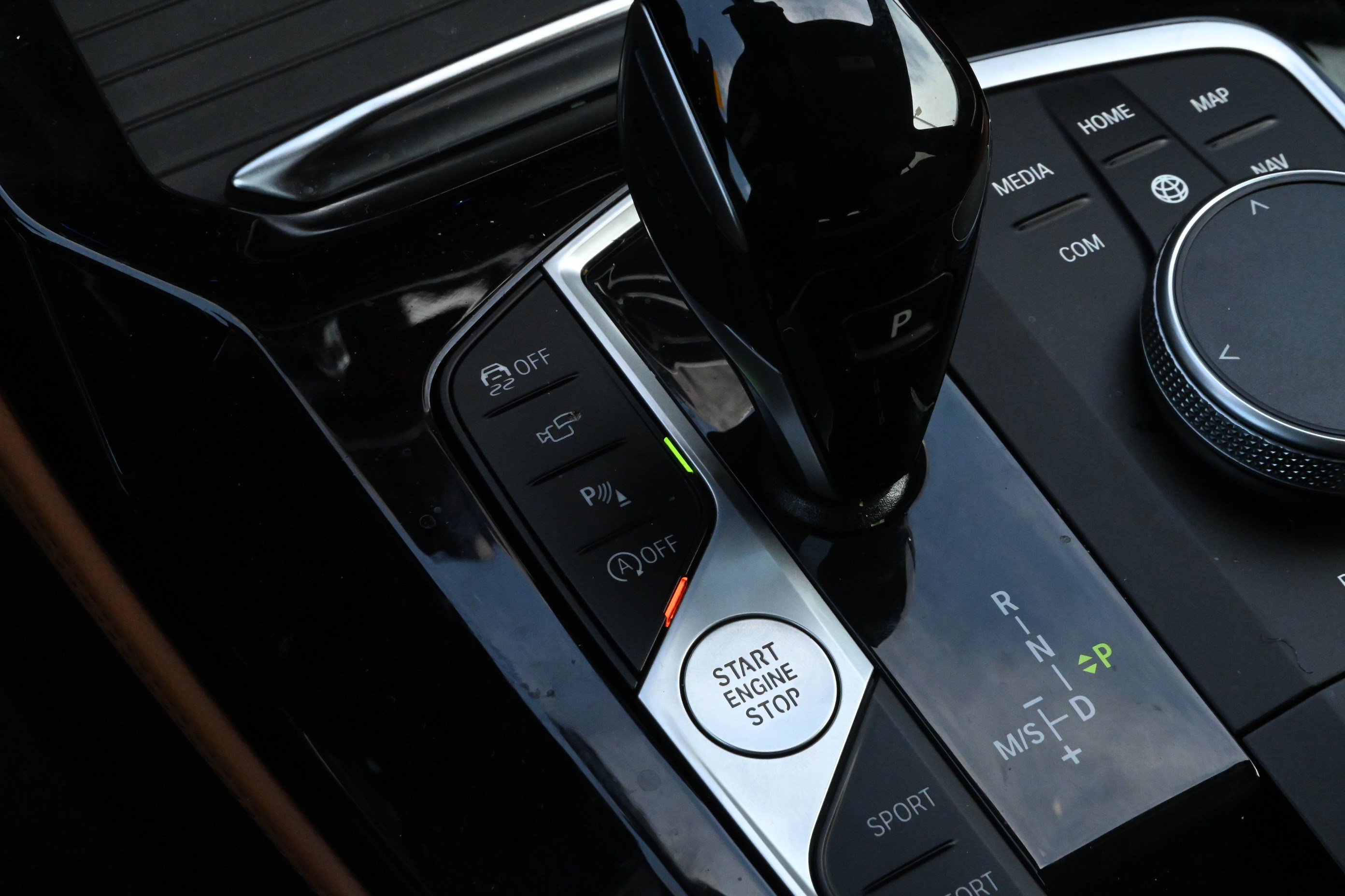 Certified 2025 BMW X4 xDrive30i AWD/4WD image 19