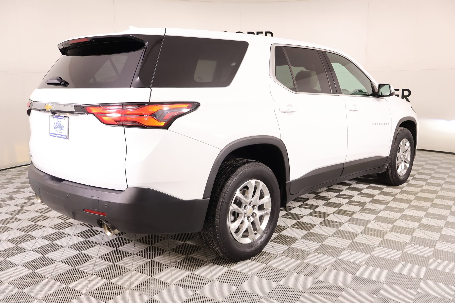 Used 2023 Chevrolet Traverse LS w/ Safety Package image 21