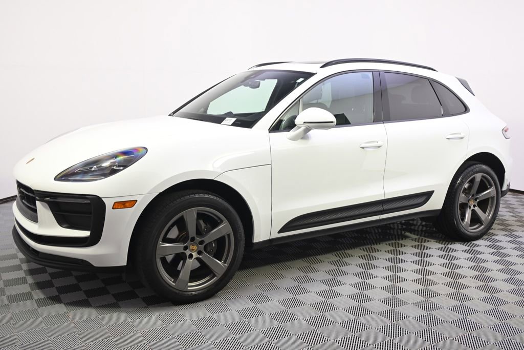 Used 2022 Porsche Macan AWD/4WD image 2