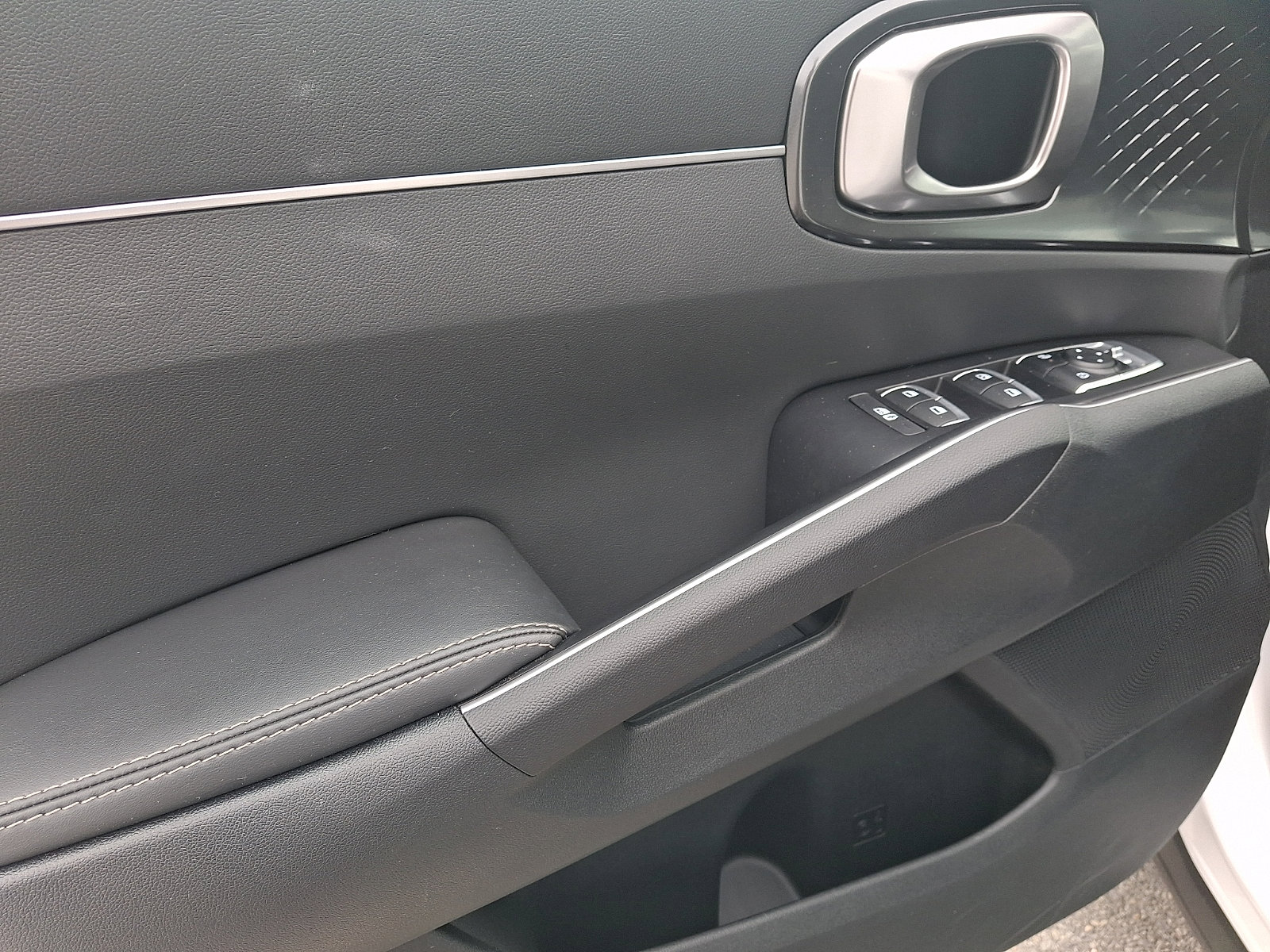 Certified 2025 Kia Sorento S w/ Panoramic Sunroof Package image 12