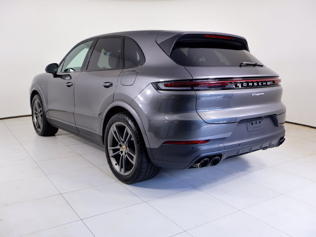 Certified 2026 Porsche Cayenne E-Hybrid AWD/4WD image 3