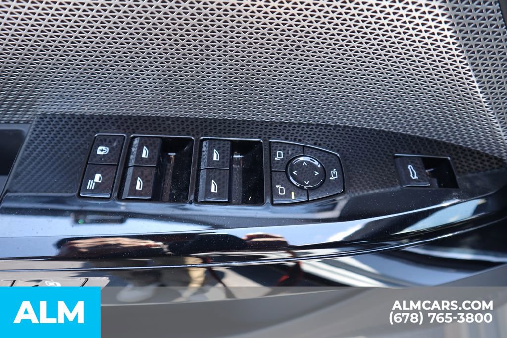 Used 2025 BMW 740i w/ Premium Package image 15