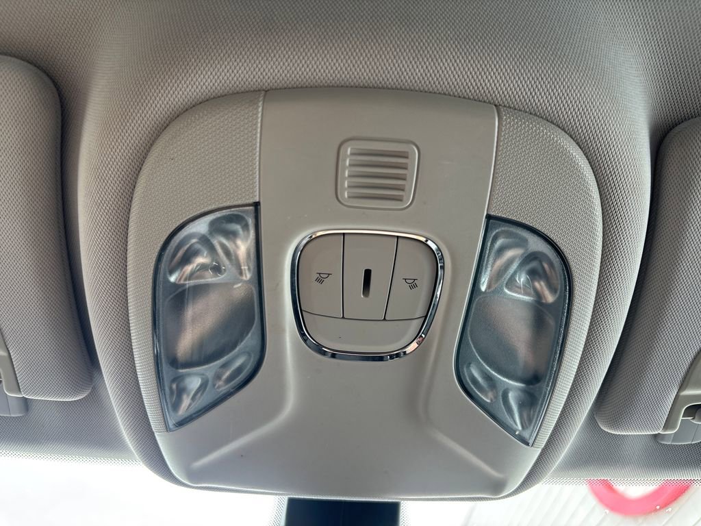 Used 2018 Jeep Compass Latitude FWD image 16