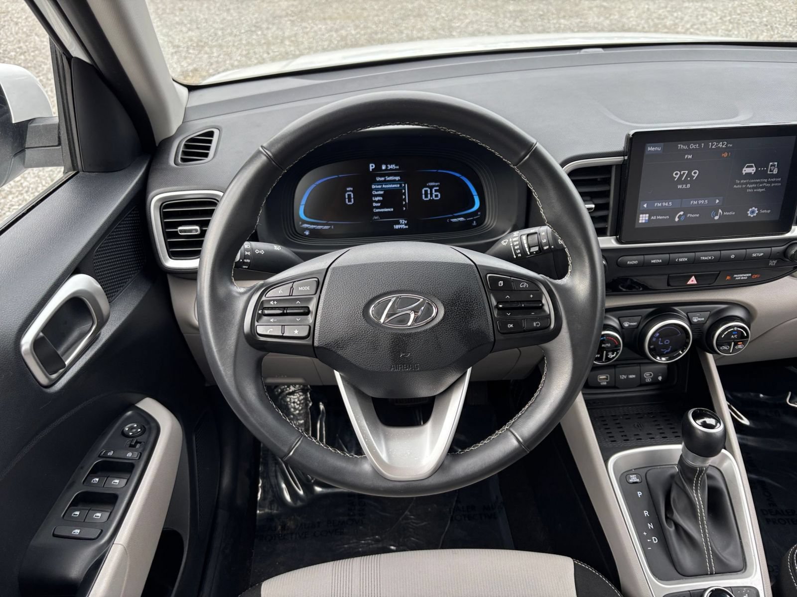 Used 2026 Hyundai Venue SEL FWD image 33