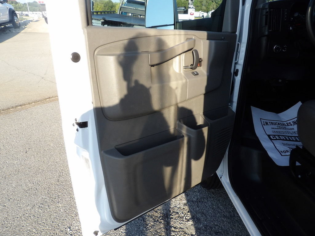 Used 2022 GMC Savana 3500 Extended w/ Power Convenience Package RWD image 14