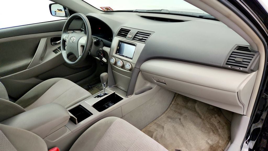 Used 2010 Toyota Camry LE FWD image 23