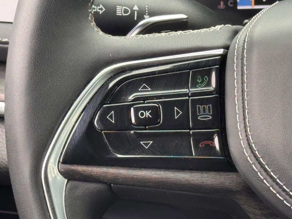 Used 2023 Jeep Grand Cherokee Overland w/ Luxury Tech Group IV image 23