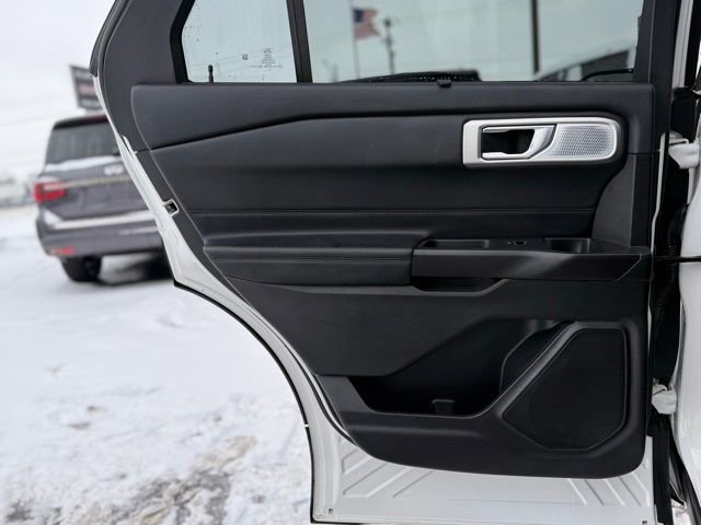 Used 2020 Ford Explorer Platinum w/ Premium Technology Package image 11