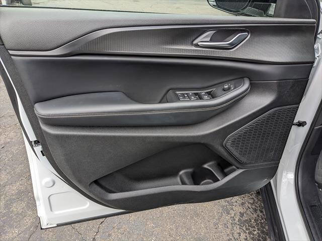 Used 2023 Jeep Grand Cherokee L Laredo AWD/4WD image 12
