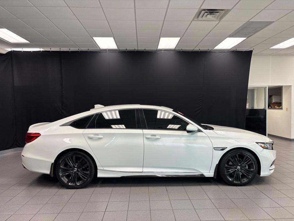 Used 2018 Honda Accord Sport image 2