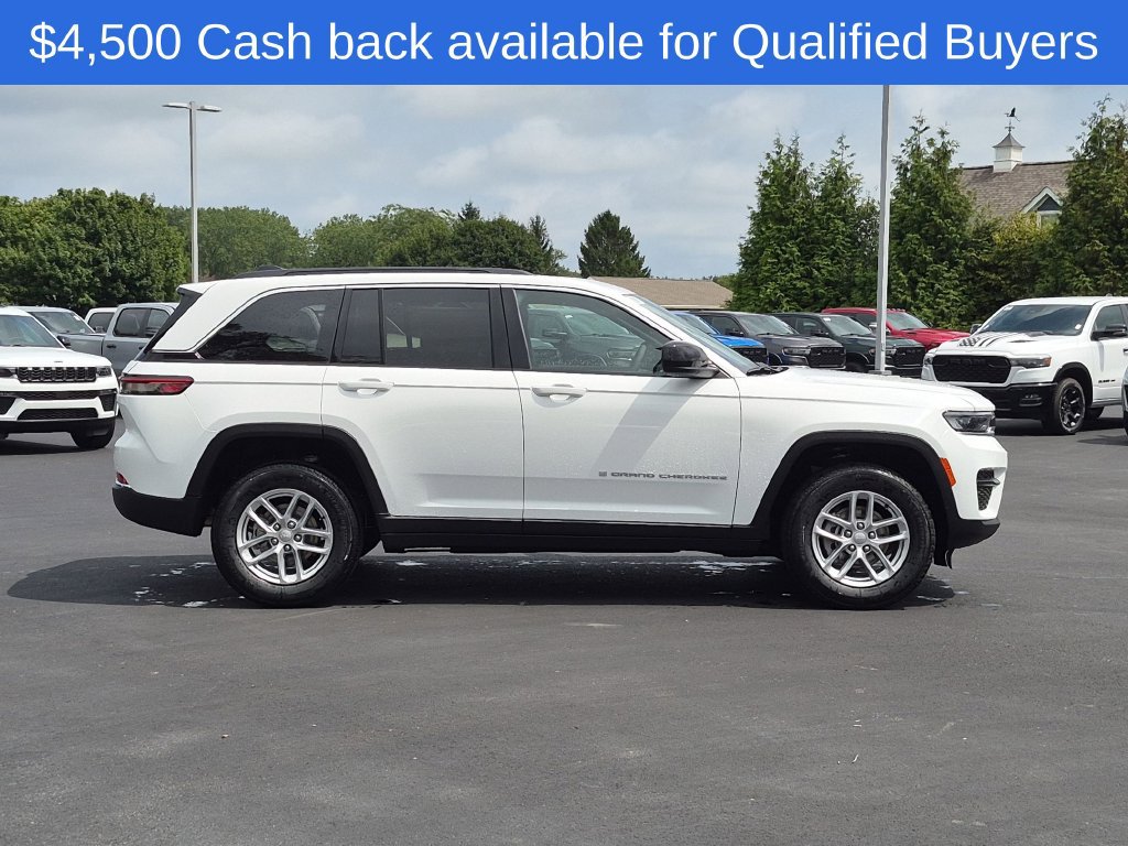 New 2026 Jeep Grand Cherokee Laredo w/ Trailer Tow Package AWD/4WD image 2
