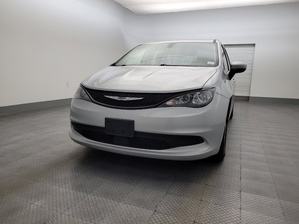 Used 2022 Chrysler Voyager LX image 15