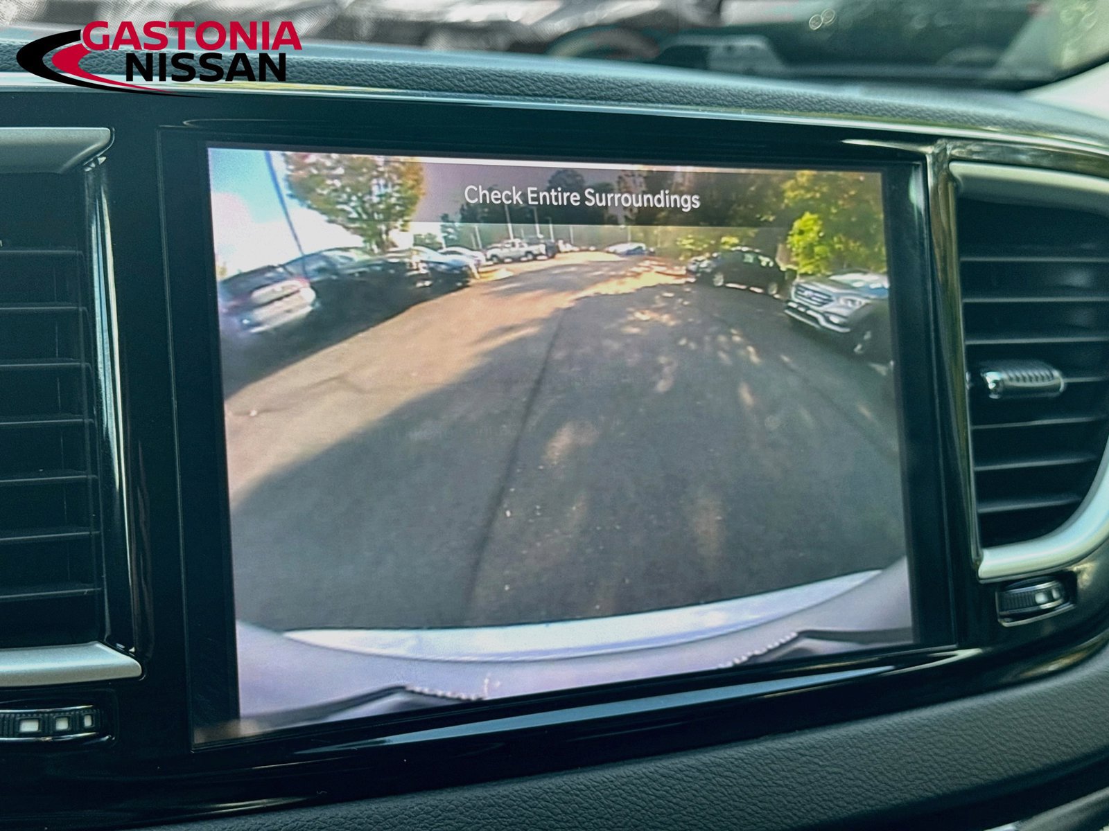 Used 2024 Chrysler Pacifica Touring-L FWD image 17