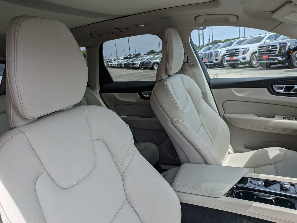 Used 2022 Volvo XC60 B5 Momentum w/ Advanced Package AWD/4WD image 27