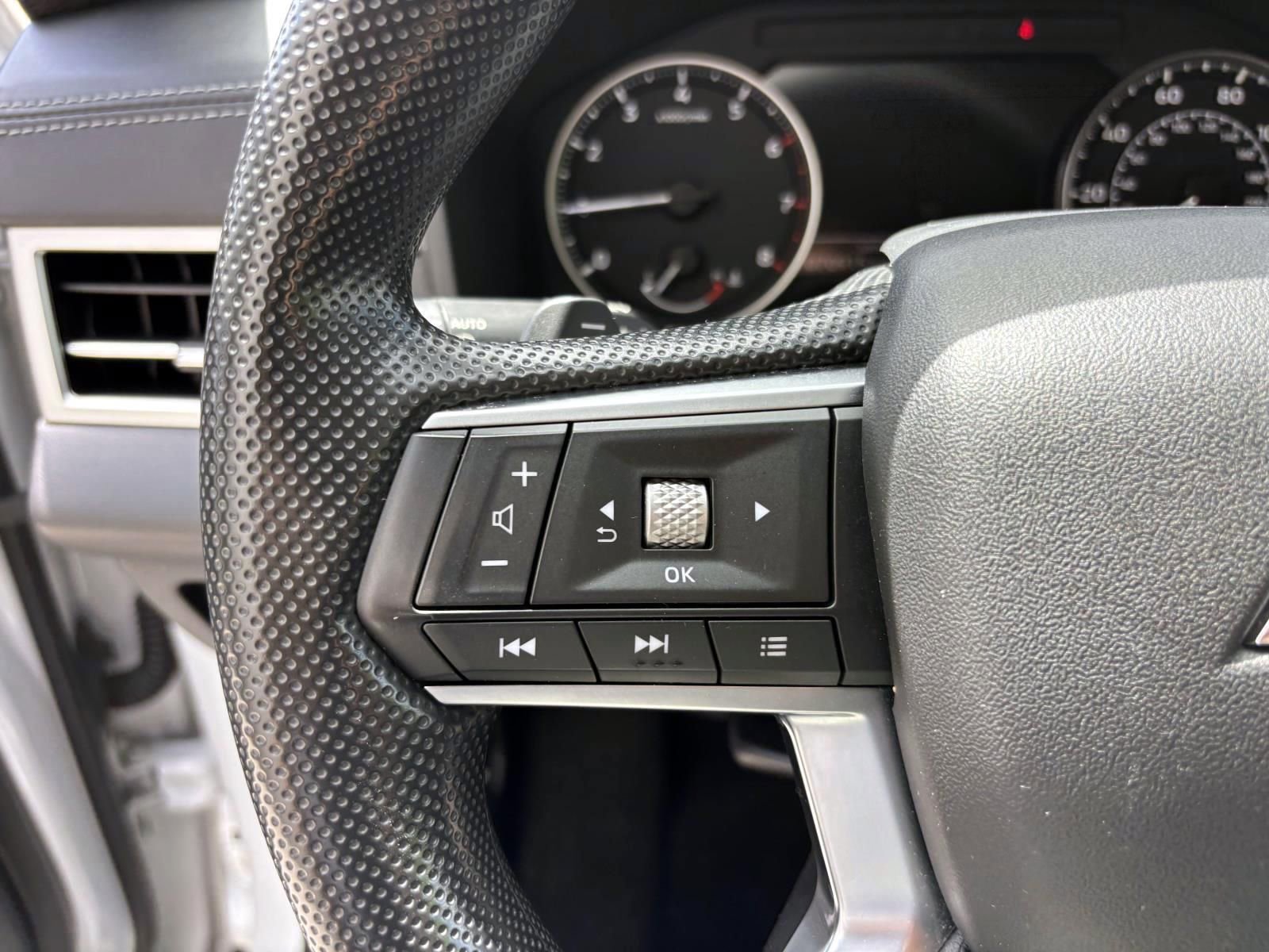 Used 2023 Mitsubishi Outlander ES AWD/4WD image 17