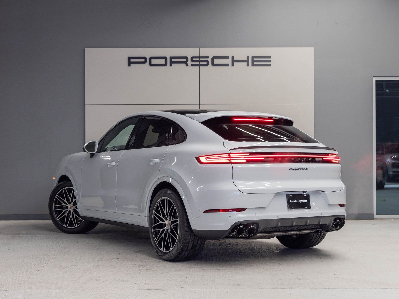 Used 2026 Porsche Cayenne S image 3