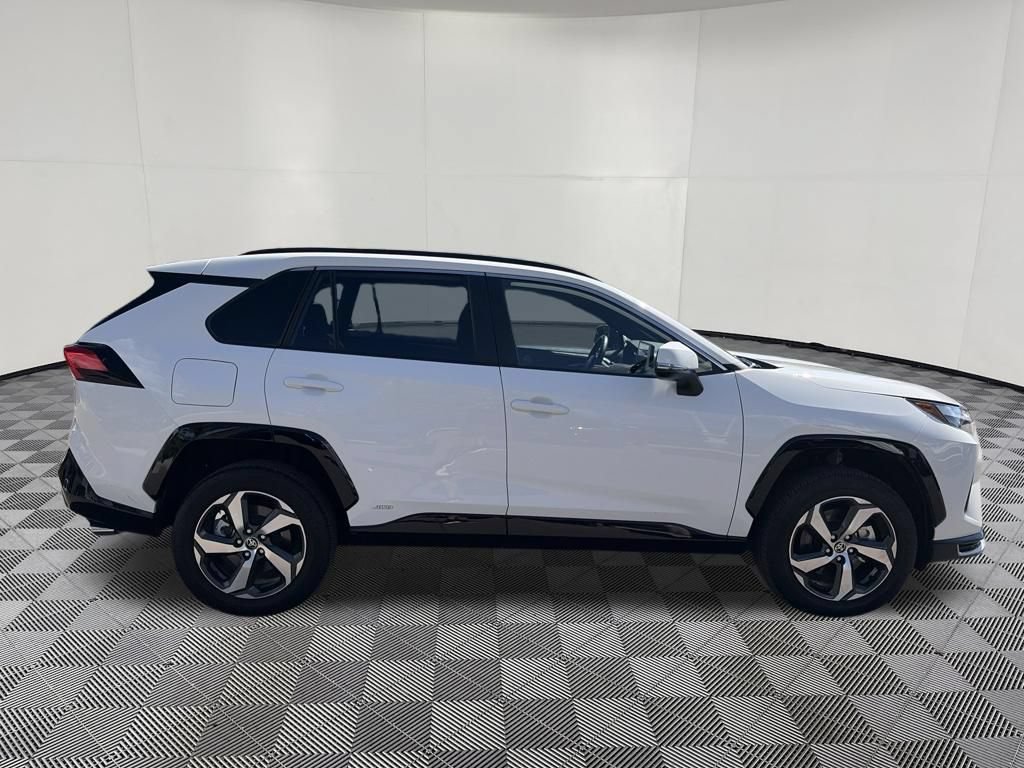 Used 2025 Toyota RAV4 SE AWD/4WD image 11