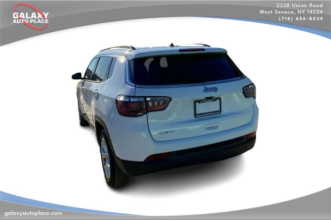 Used 2024 Jeep Compass Latitude AWD/4WD image 7
