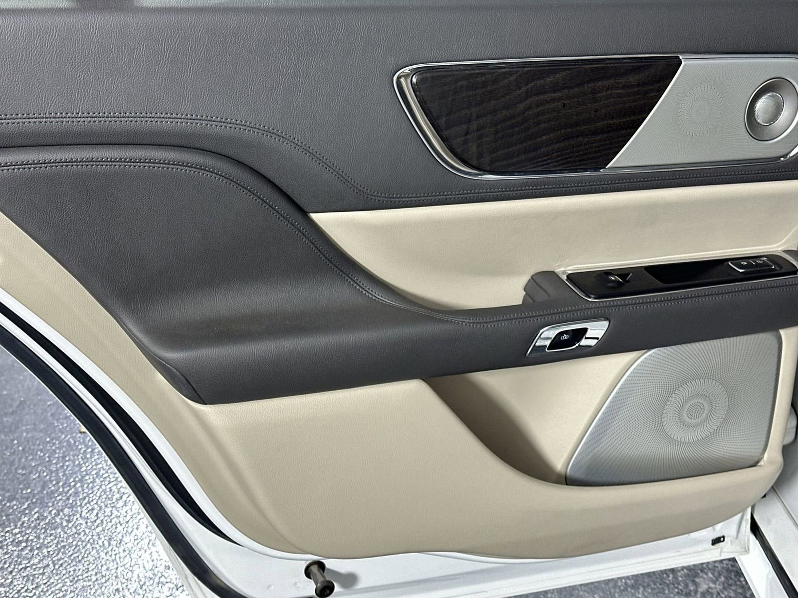 Used 2020 Lincoln Continental Reserve w/ Luxury Package image 34