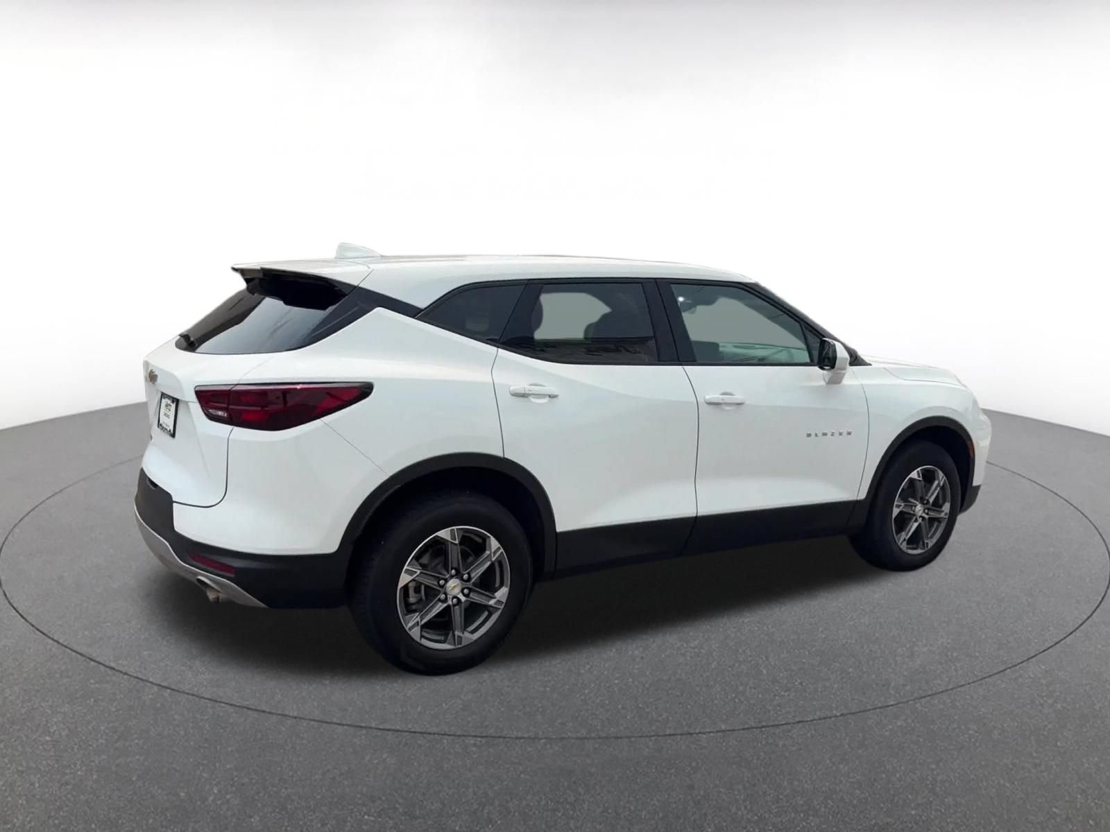 Used 2025 Chevrolet Blazer LT FWD image 14