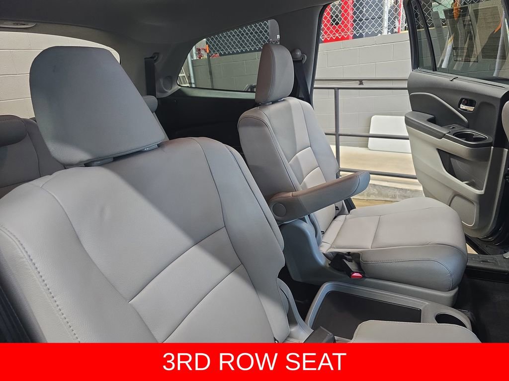 Used 2022 Honda Pilot Touring image 11