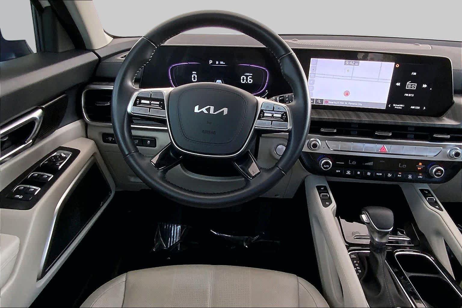 Used 2023 Kia Telluride EX w/ EX Captain's Chair Package FWD image 6