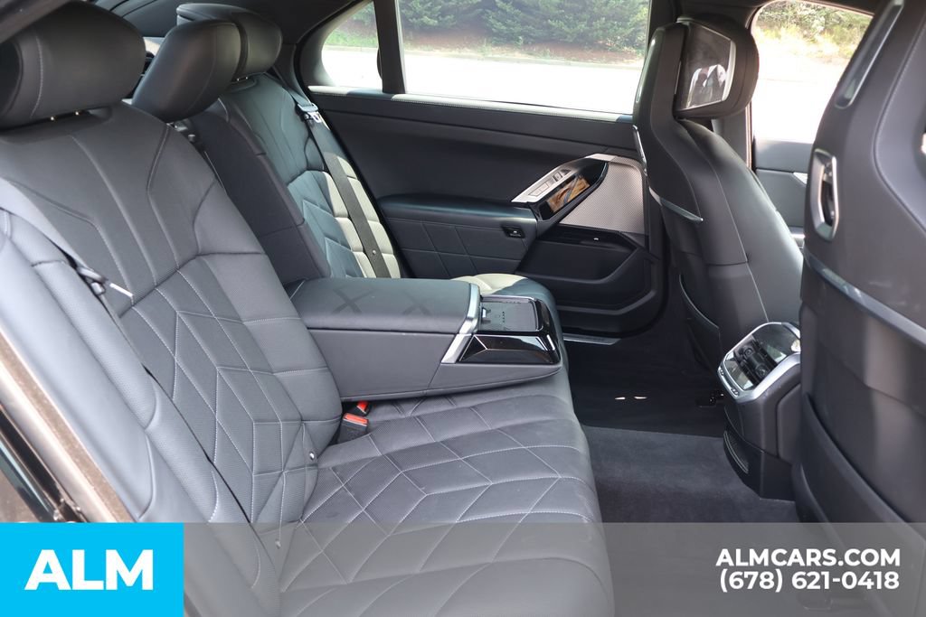 Used 2023 BMW i7 xDrive60 AWD/4WD image 26