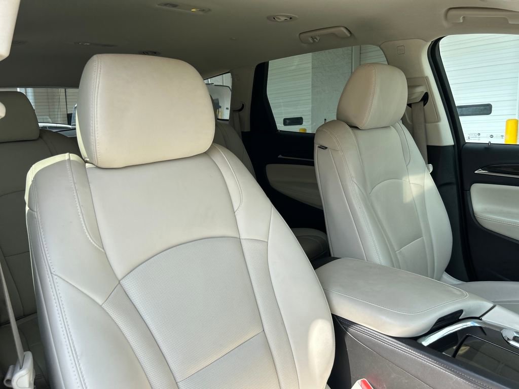 Used 2023 Buick Enclave Essence image 14