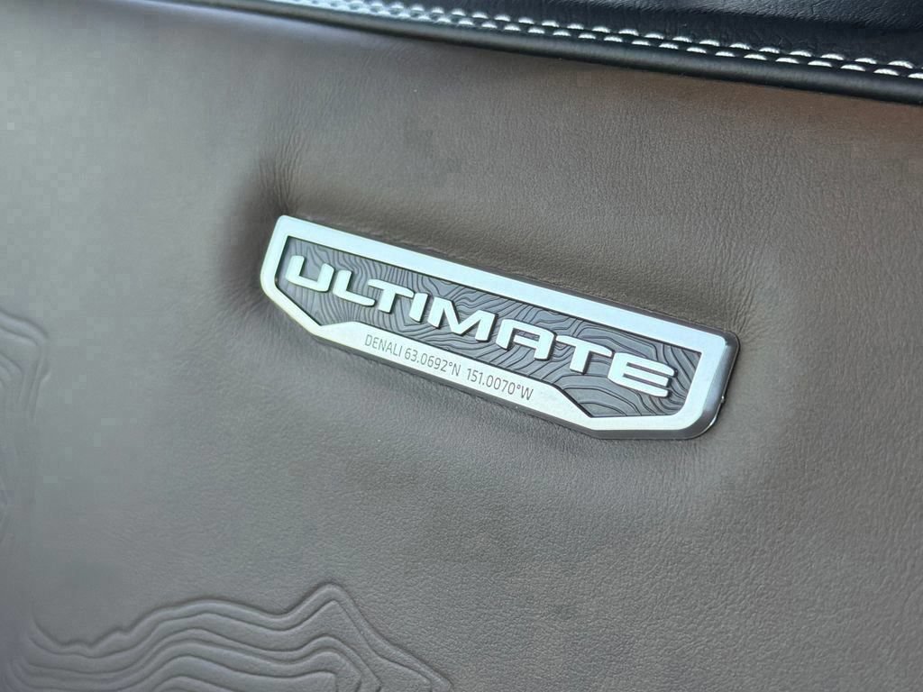 New 2026 GMC Acadia Denali Ultimate w/ LPO, Floor Liner Package AWD/4WD image 23