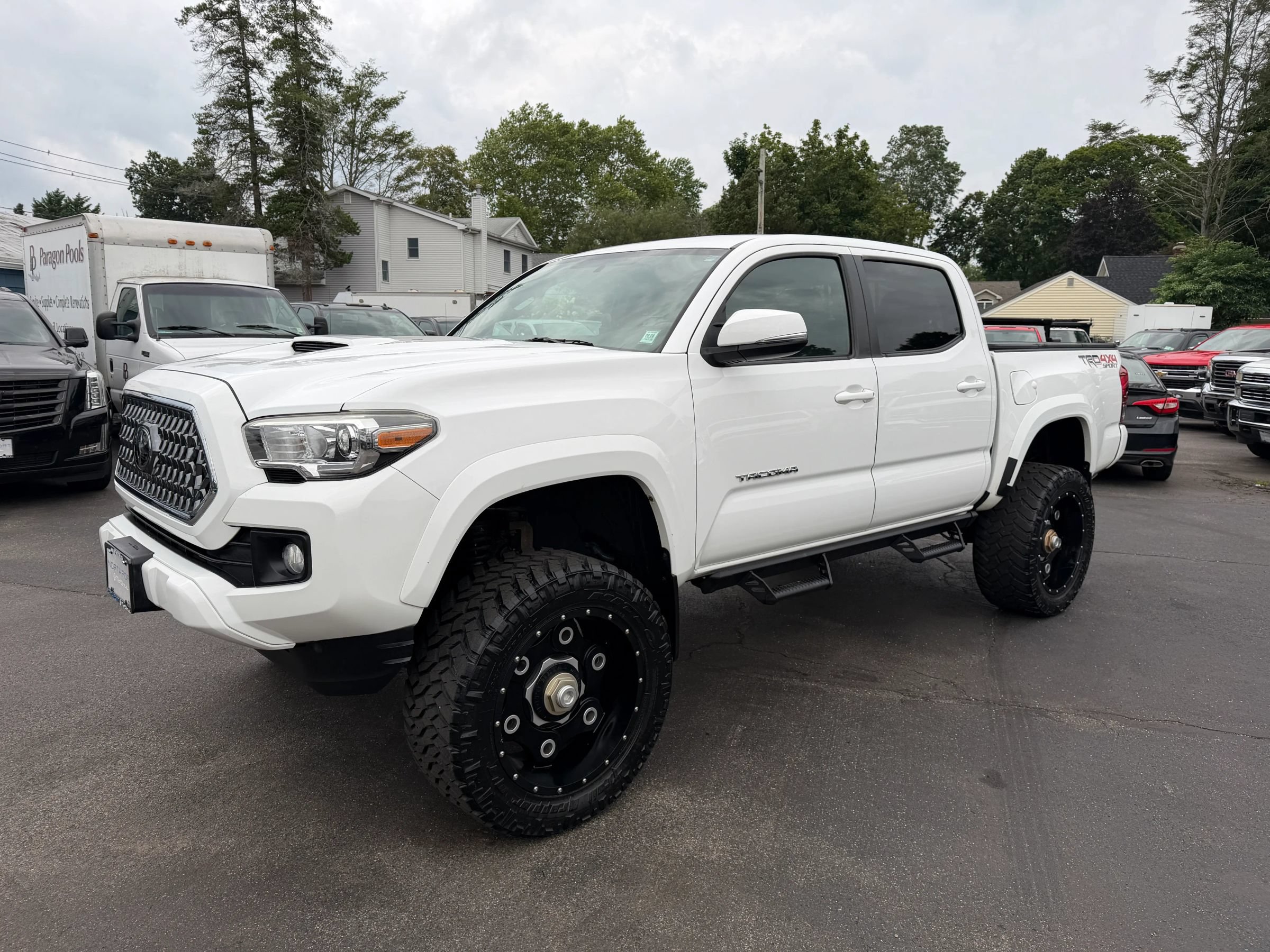 Used 2017 Toyota Tacoma SR AWD/4WD image 2