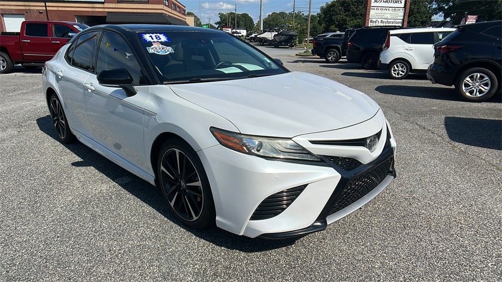 Used 2018 Toyota Camry XSE image 3