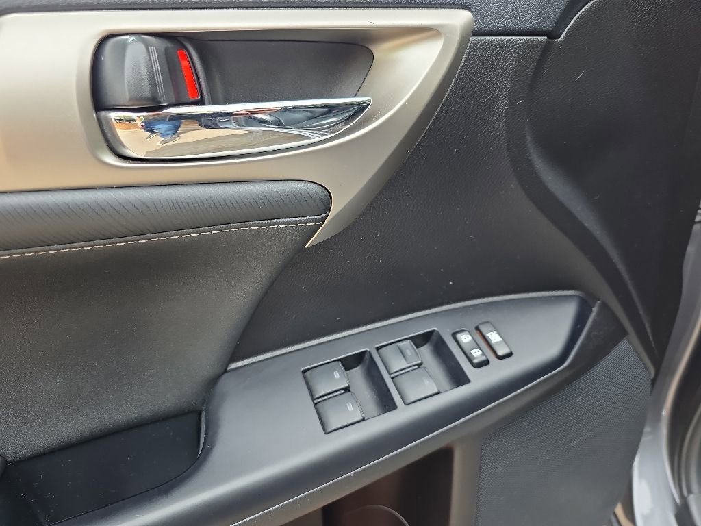 Used 2017 Lexus CT 200h FWD image 11