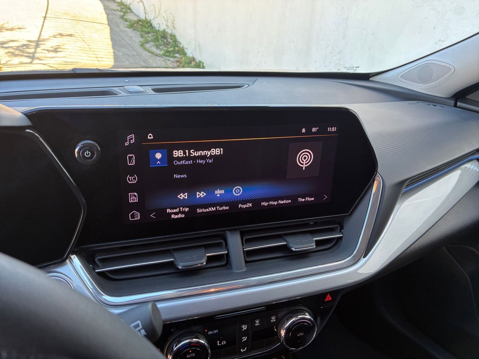 Used 2025 Chevrolet Trax LT image 20