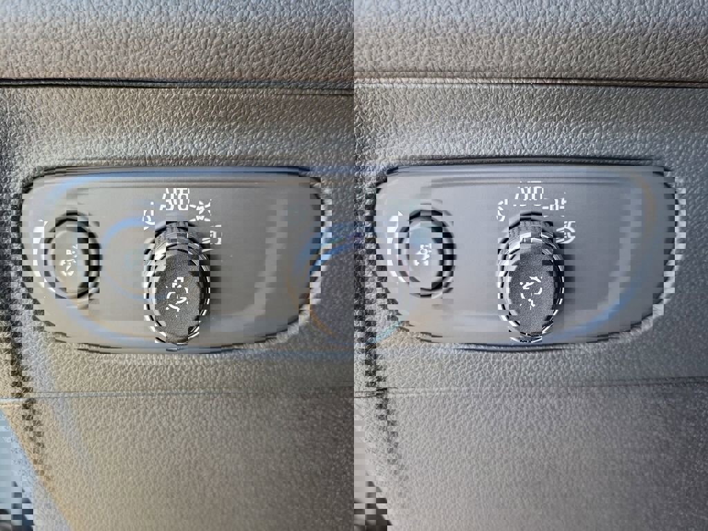 Used 2023 Buick Envision Preferred w/ Sport Touring Package image 22